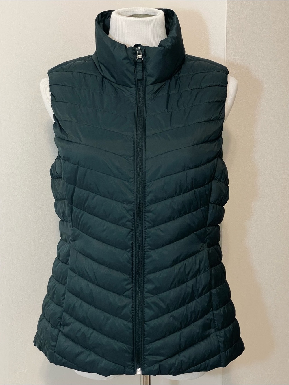 Old Navy Women’s Quilted Puffer Vest Green Size Medium